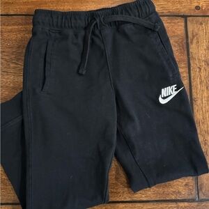 Boys Nike club joggers